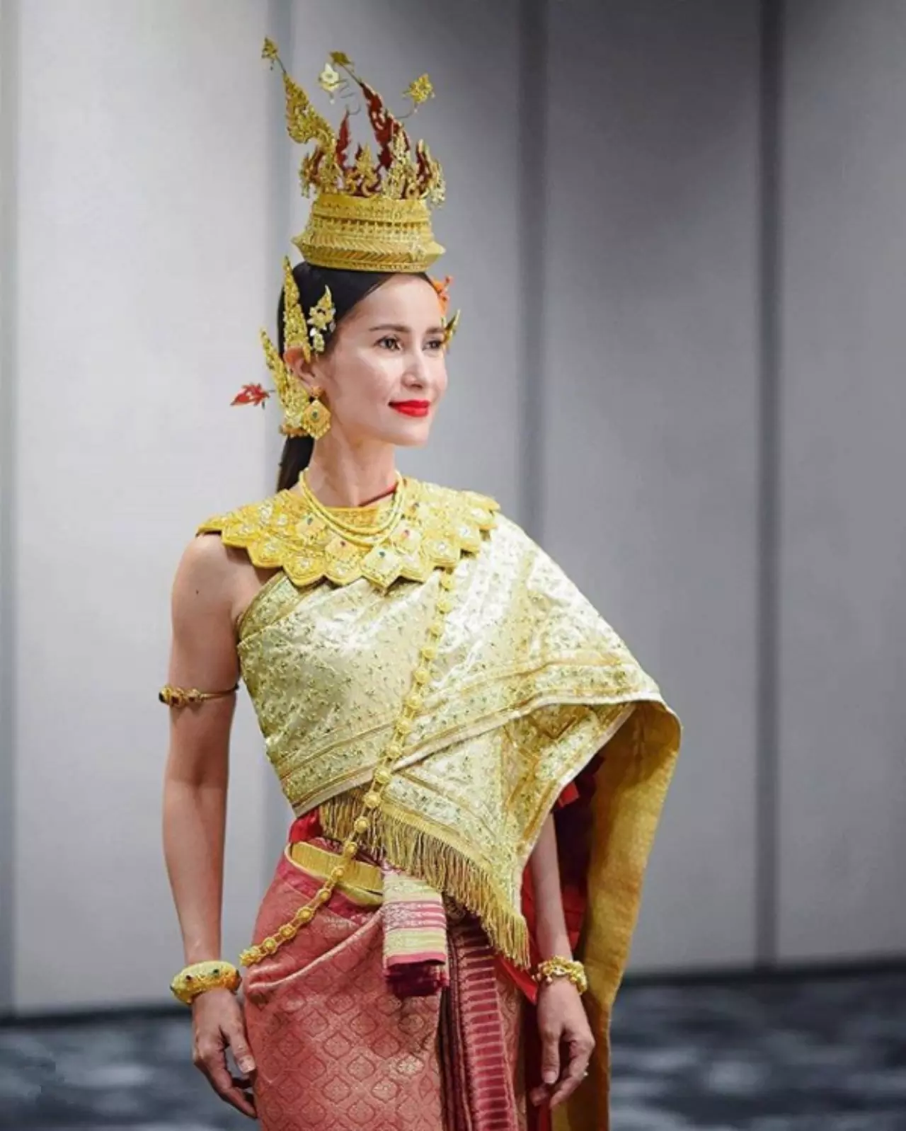 3 คนดัง "นางสงกรานต์" ใส่ "ชุดไทย" แปลงร่างเป็น "ทุงสะเทวี"