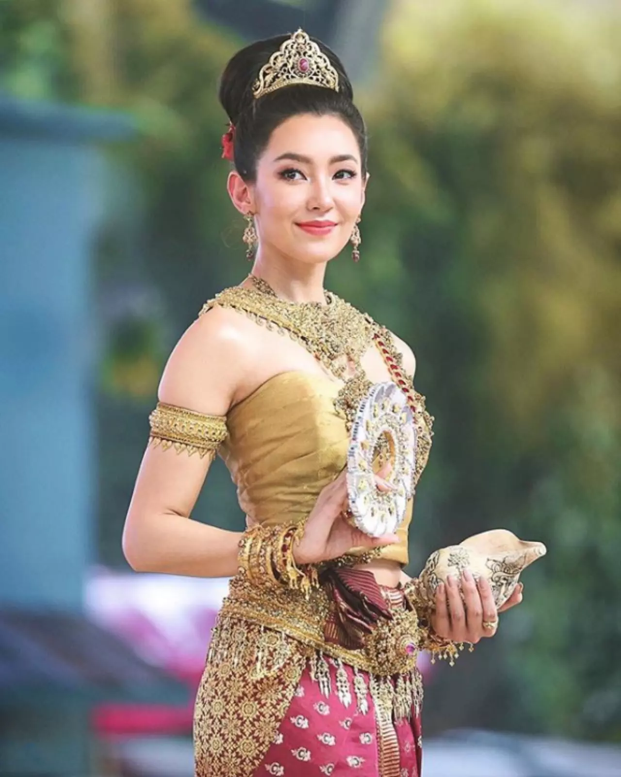 3 คนดัง "นางสงกรานต์" ใส่ "ชุดไทย" แปลงร่างเป็น "ทุงสะเทวี"