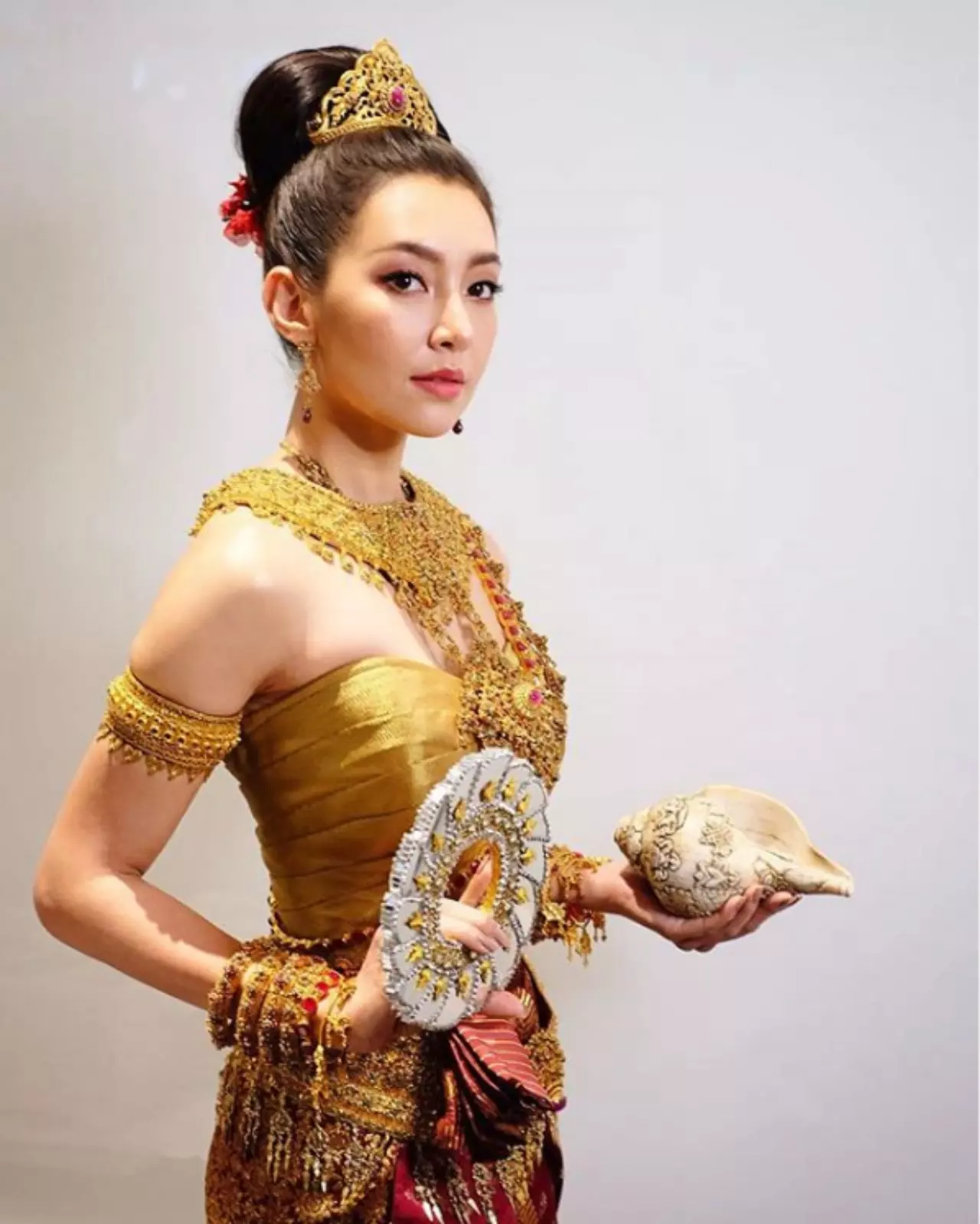 3 คนดัง "นางสงกรานต์" ใส่ "ชุดไทย" แปลงร่างเป็น "ทุงสะเทวี"