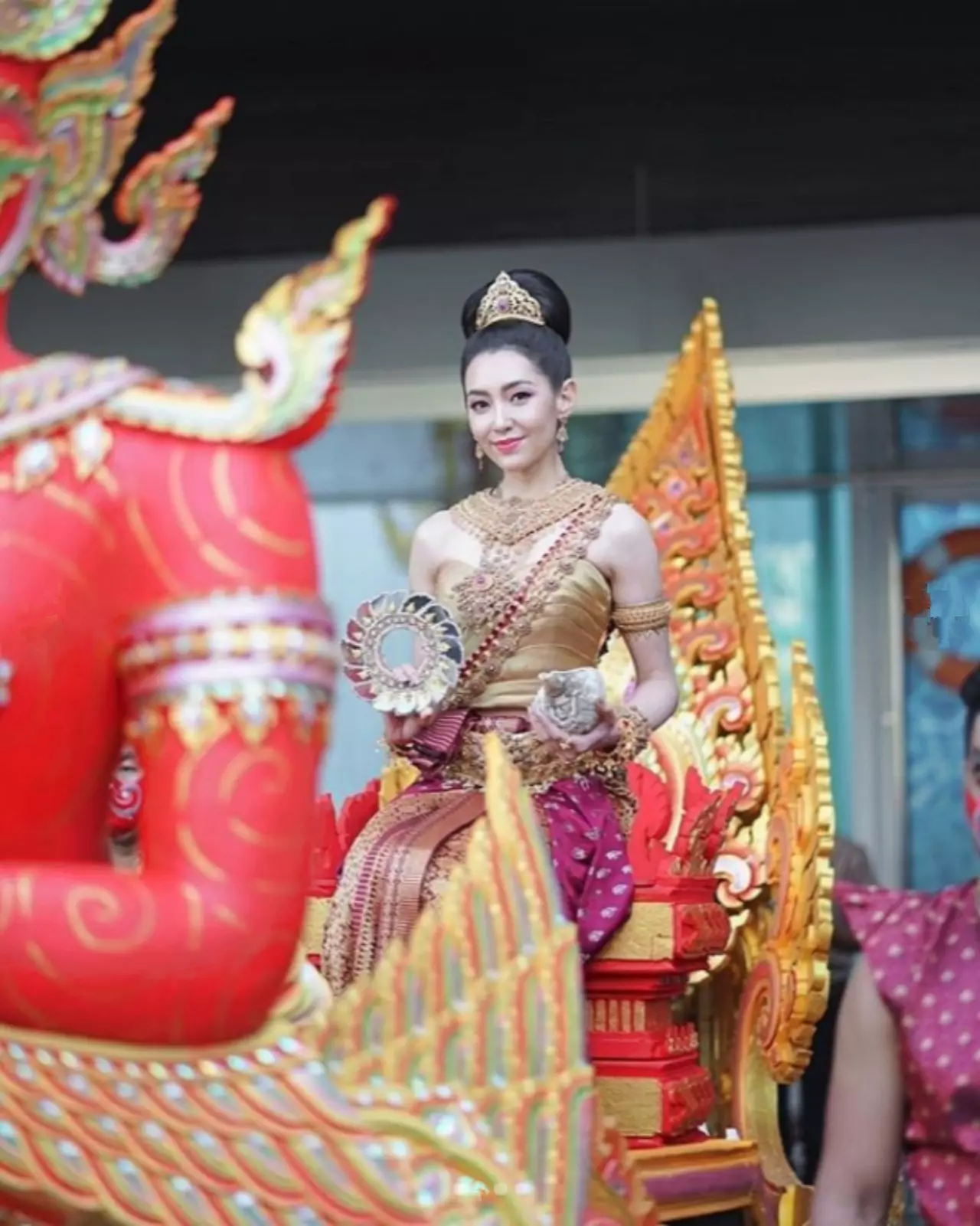 3 คนดัง "นางสงกรานต์" ใส่ "ชุดไทย" แปลงร่างเป็น "ทุงสะเทวี"