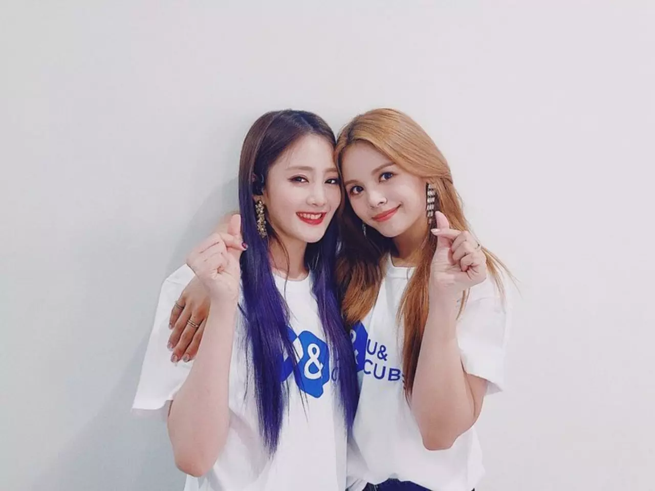 ทำความรู้จัก "สร-มินนี่" 2 สาวไอดอลสัญชาติไทย เพื่อน "ลิซ่า BLACKPINK"