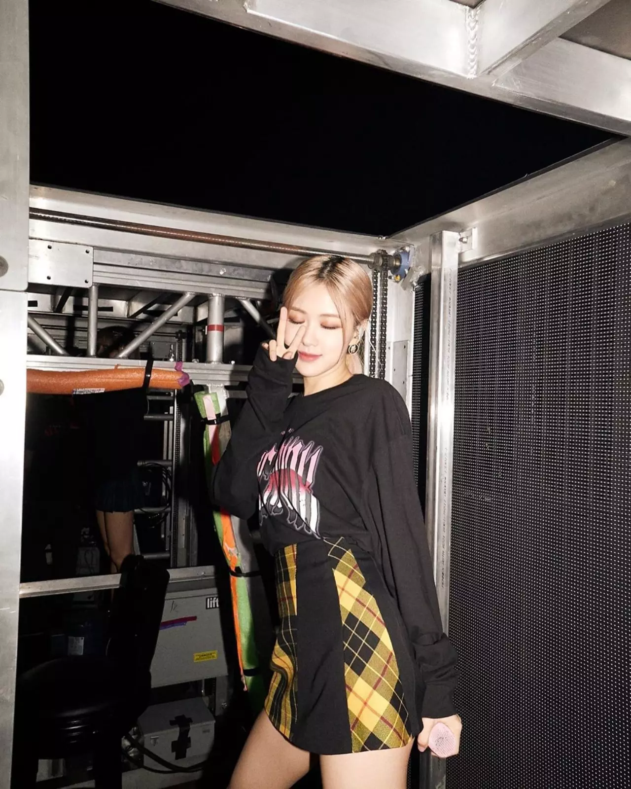 เทรนด์แฟชั่นแดนกิมจิ โทนดำ-ชมพู มิกซ์แอนด์แมตช์สไตล์  "BLACKPINK" 