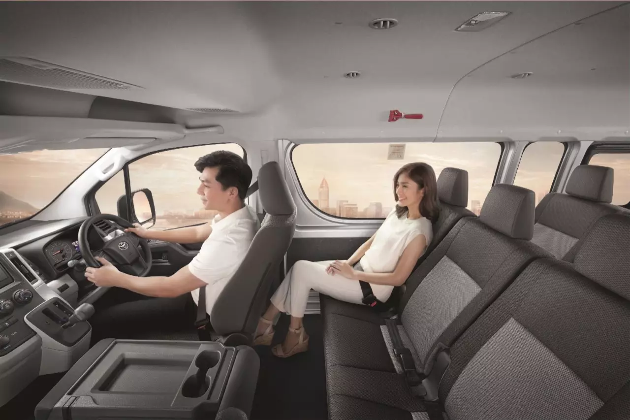 แพงกว่าเดิมนิดเดียว! ราคามาแล้ว รถตู้ TOYOTA NEW COMMUTER 2019