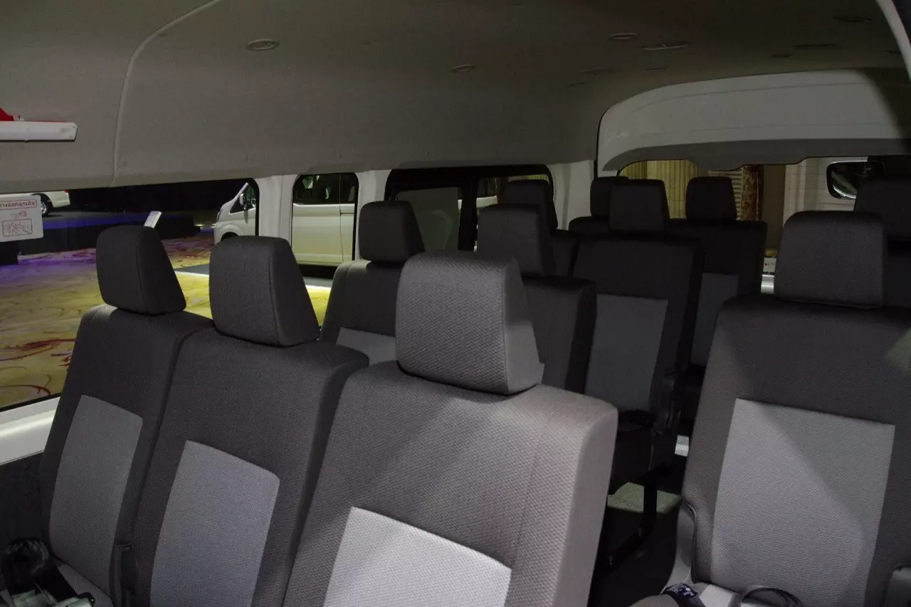 แพงกว่าเดิมนิดเดียว! ราคามาแล้ว รถตู้ TOYOTA NEW COMMUTER 2019