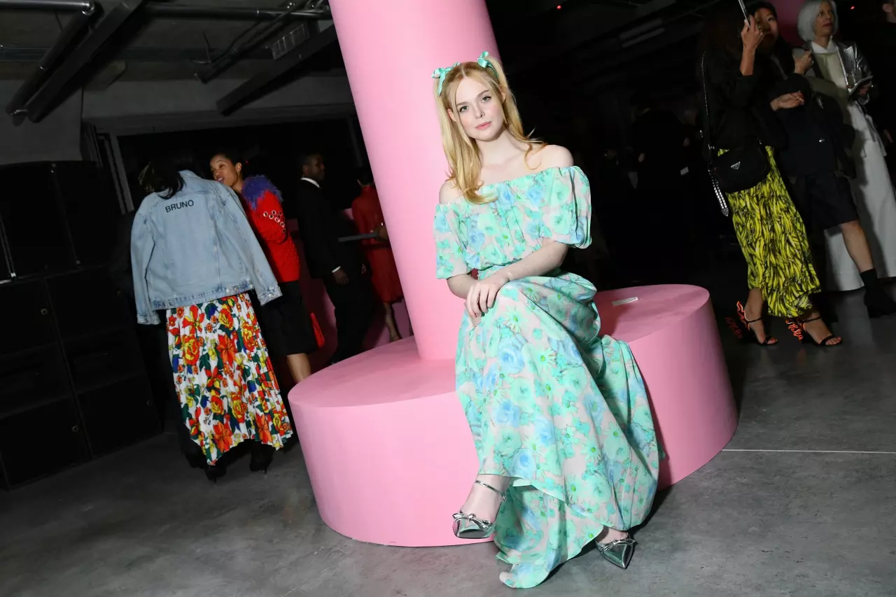 แฟชั่นไอคอนระดับโลก "Elle Fanning" เก่ง มีสไตล์ มิกซ์แอนด์แมตช์ไม่มีเบื่อ