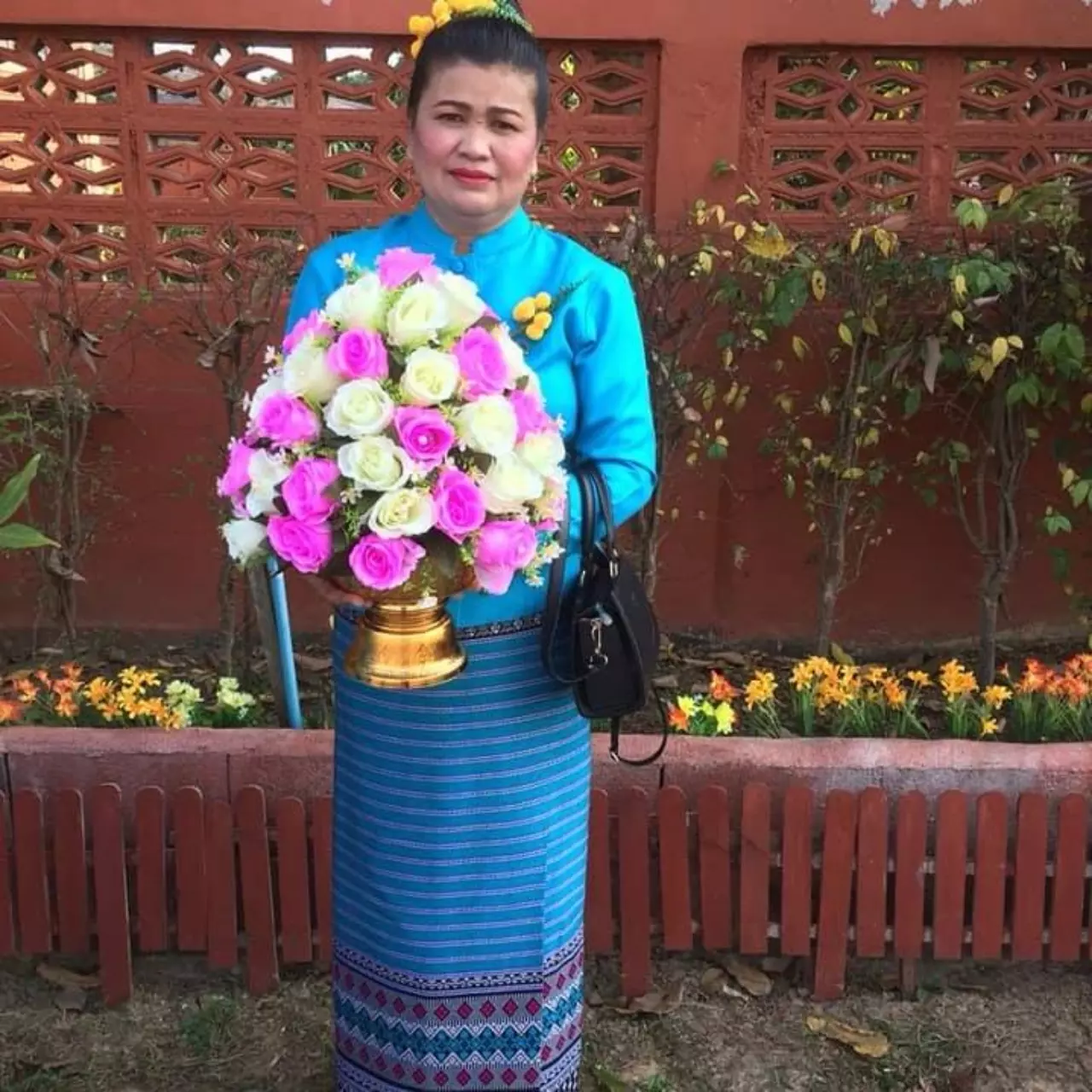 เมียสุดแกร่ง อดทน 20 ปี พูด “สะกิดใจ” จนสามีเลิกพนัน ลูกได้เกียรตินิยมอันดับ 1