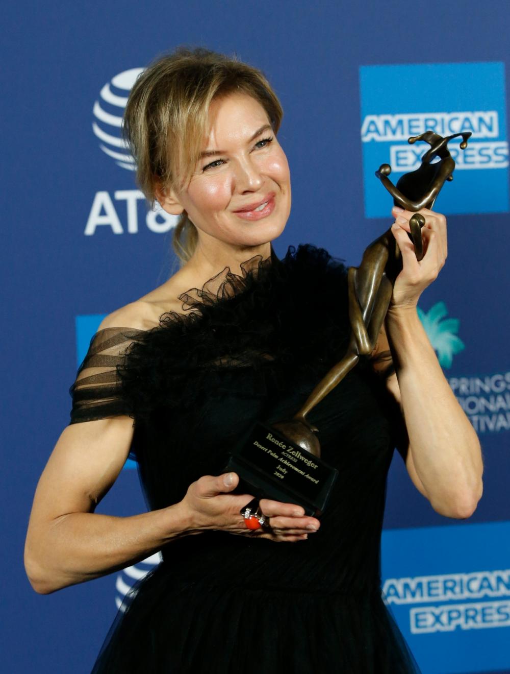 เล่นดีเด่นทิ่มใจ เรเน่ เซลเวเกอร์ ได้รางวัลใหญ่ Palm Achievement Award จากหนังเรื่องจูดี้ Judy