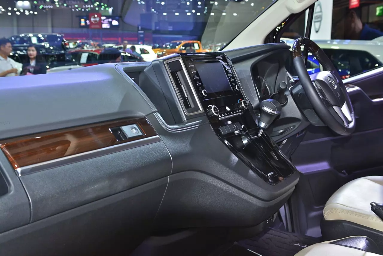 ราคาดีงาม มาแล้ว! รถตู้มหาชนคนรักครอบครัว Toyota Majesty