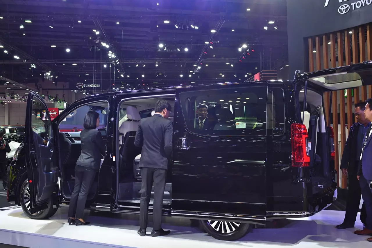 ราคาดีงาม มาแล้ว! รถตู้มหาชนคนรักครอบครัว Toyota Majesty