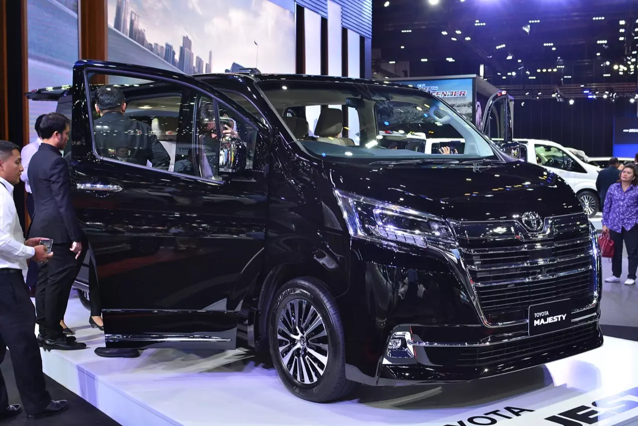 ราคาดีงาม มาแล้ว! รถตู้มหาชนคนรักครอบครัว Toyota Majesty