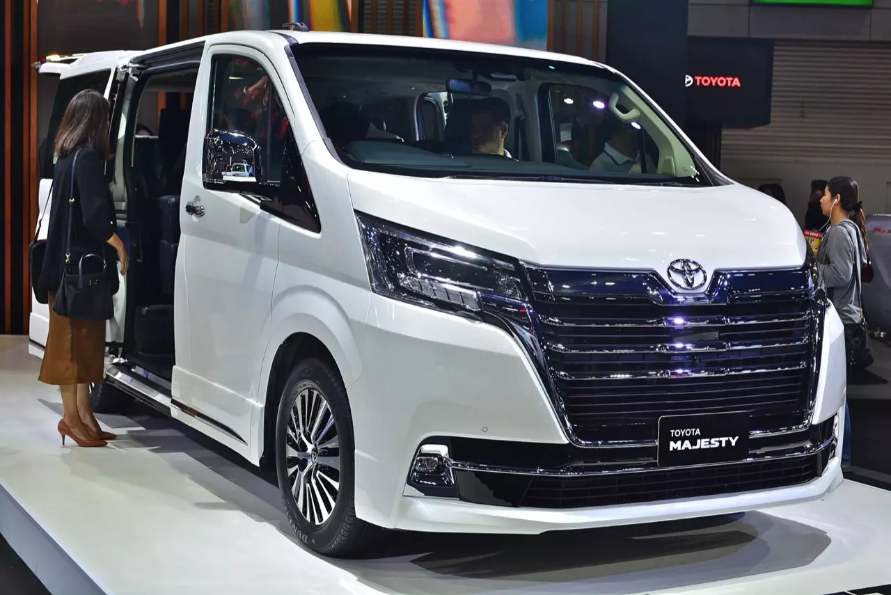 ราคาดีงาม มาแล้ว! รถตู้มหาชนคนรักครอบครัว Toyota Majesty
