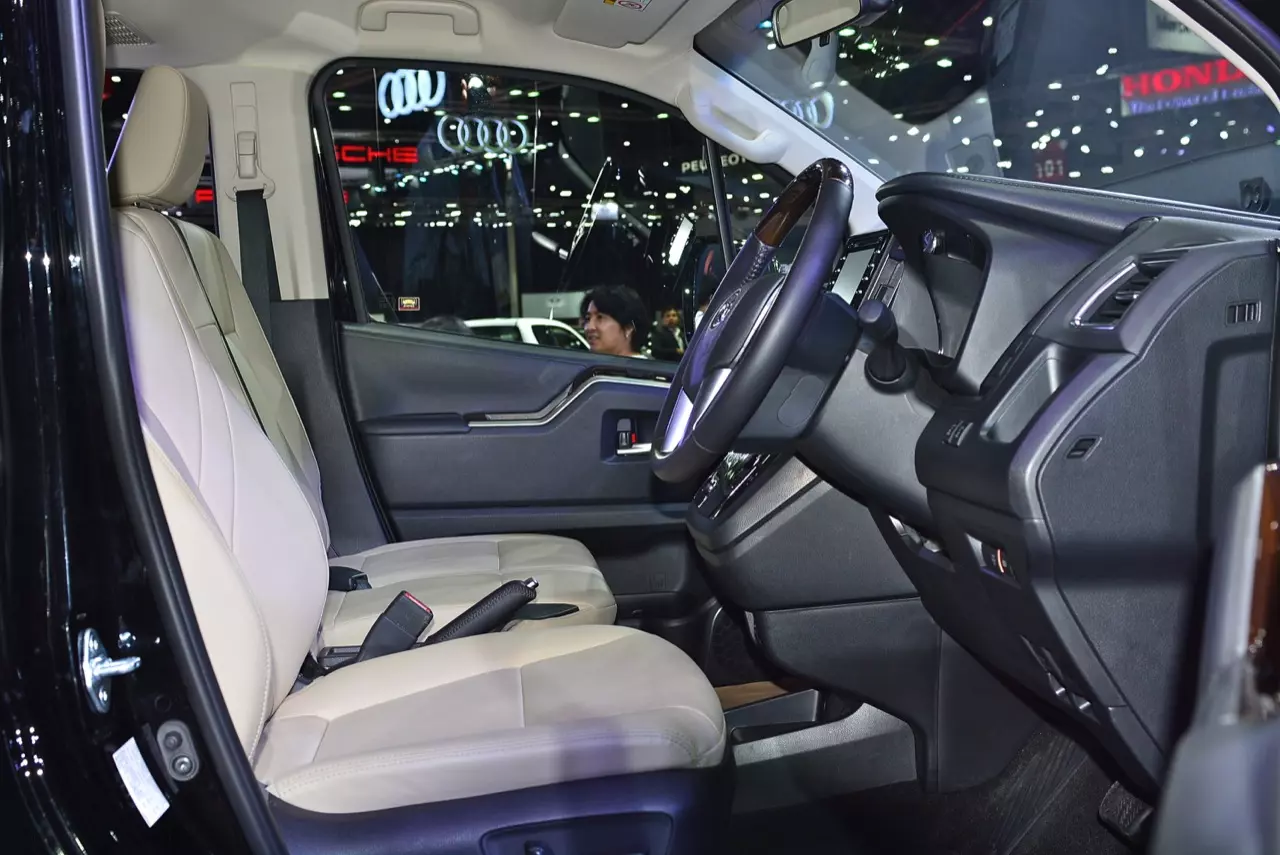 ราคาดีงาม มาแล้ว! รถตู้มหาชนคนรักครอบครัว Toyota Majesty