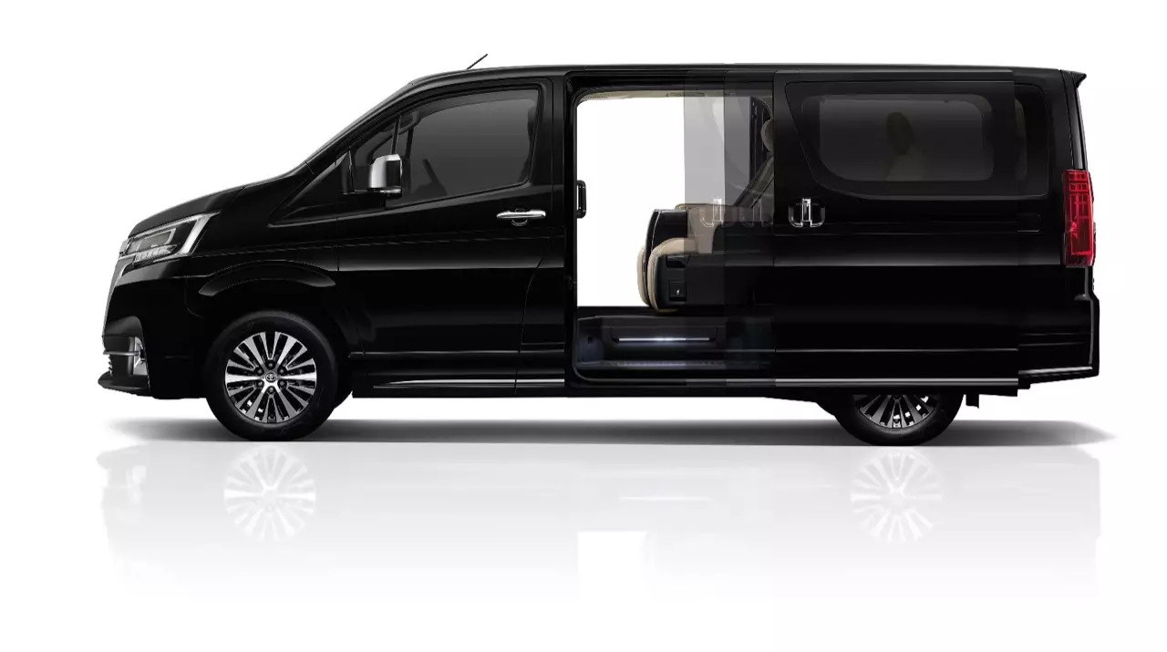 ราคาดีงาม มาแล้ว! รถตู้มหาชนคนรักครอบครัว Toyota Majesty