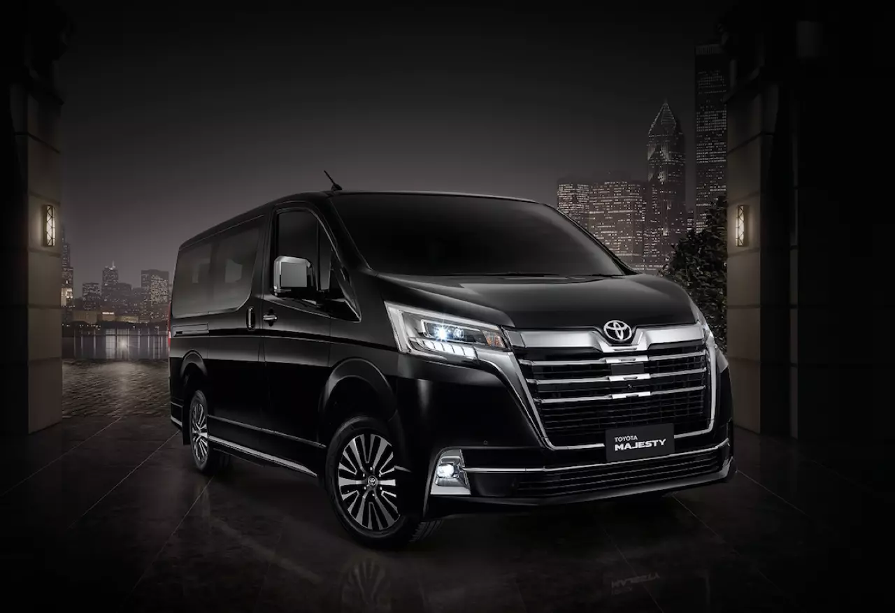 ราคาดีงาม มาแล้ว! รถตู้มหาชนคนรักครอบครัว Toyota Majesty