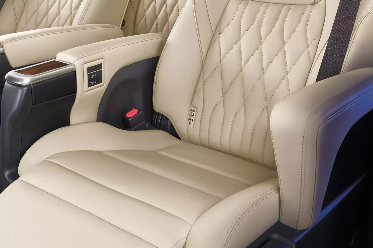 ราคาดีงาม มาแล้ว! รถตู้มหาชนคนรักครอบครัว Toyota Majesty