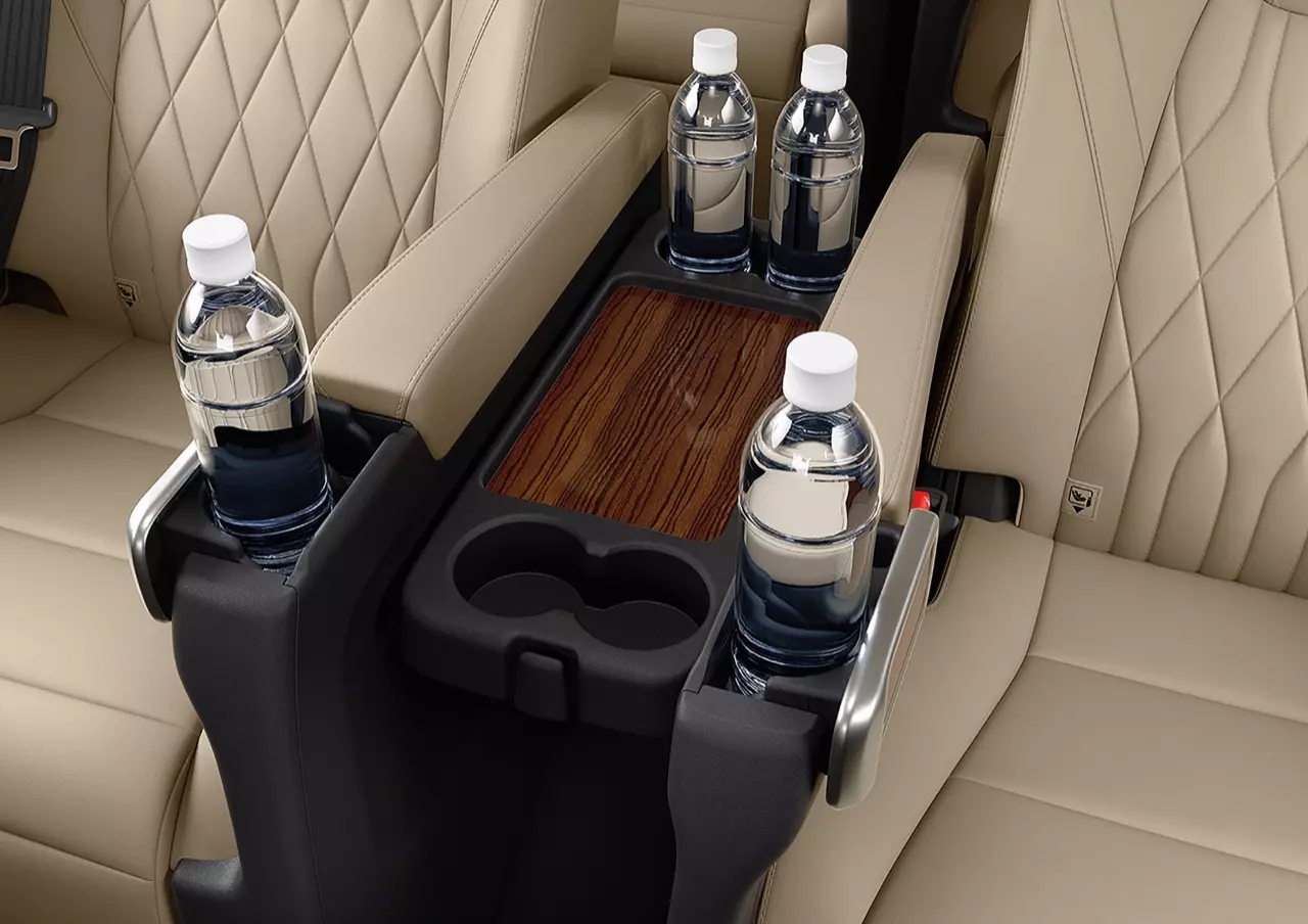 ราคาดีงาม มาแล้ว! รถตู้มหาชนคนรักครอบครัว Toyota Majesty