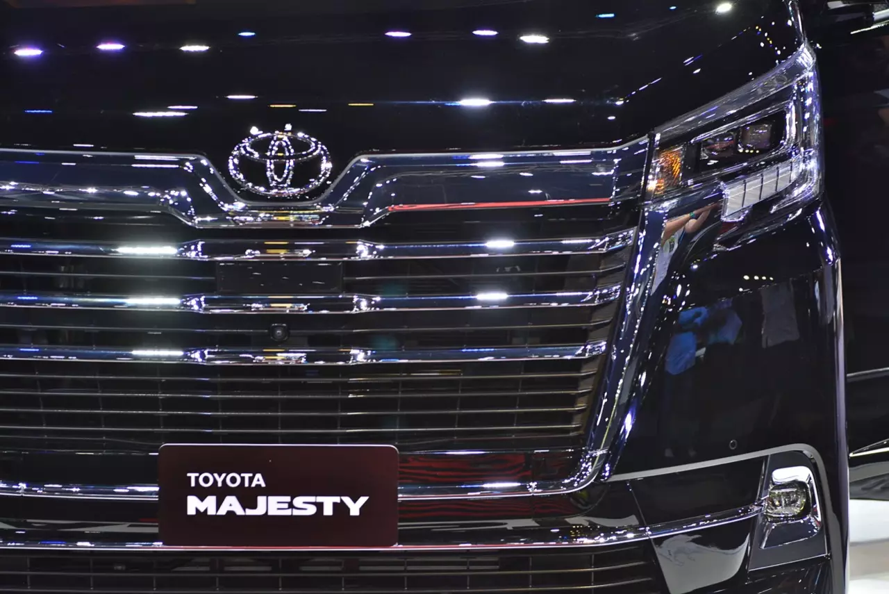 ราคาดีงาม มาแล้ว! รถตู้มหาชนคนรักครอบครัว Toyota Majesty