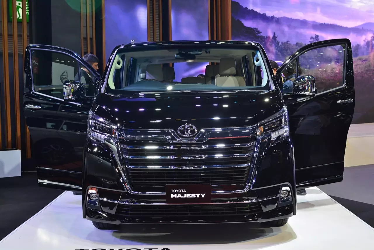 ราคาดีงาม มาแล้ว! รถตู้มหาชนคนรักครอบครัว Toyota Majesty