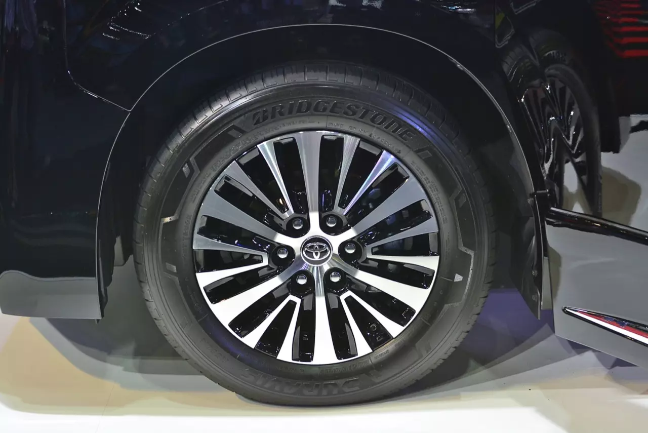 ราคาดีงาม มาแล้ว! รถตู้มหาชนคนรักครอบครัว Toyota Majesty