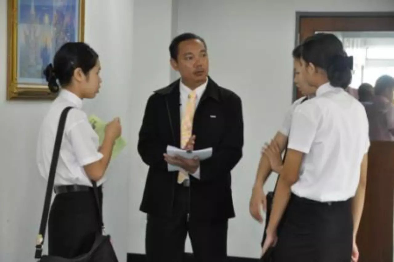 59 เส้นสายใยรัก ลูกผูกเนกไทหลากสี ฝีมือแม่ถัก มากว่า 16 ปี