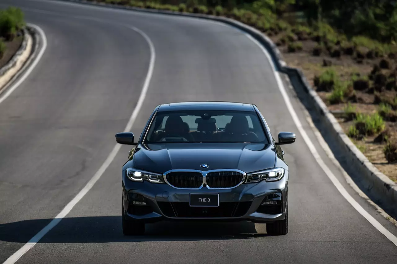 ประกอบไทยราคาน่ารัก BMW 320d ดีเซลจอมประหยัด / 330e M SPORT เสียบปลั๊ก รักษ์โลก!