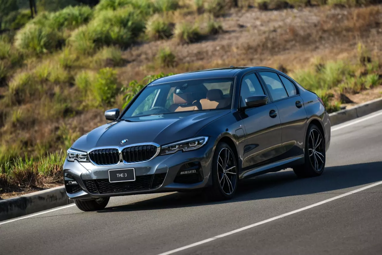 ประกอบไทยราคาน่ารัก BMW 320d ดีเซลจอมประหยัด / 330e M SPORT เสียบปลั๊ก รักษ์โลก!