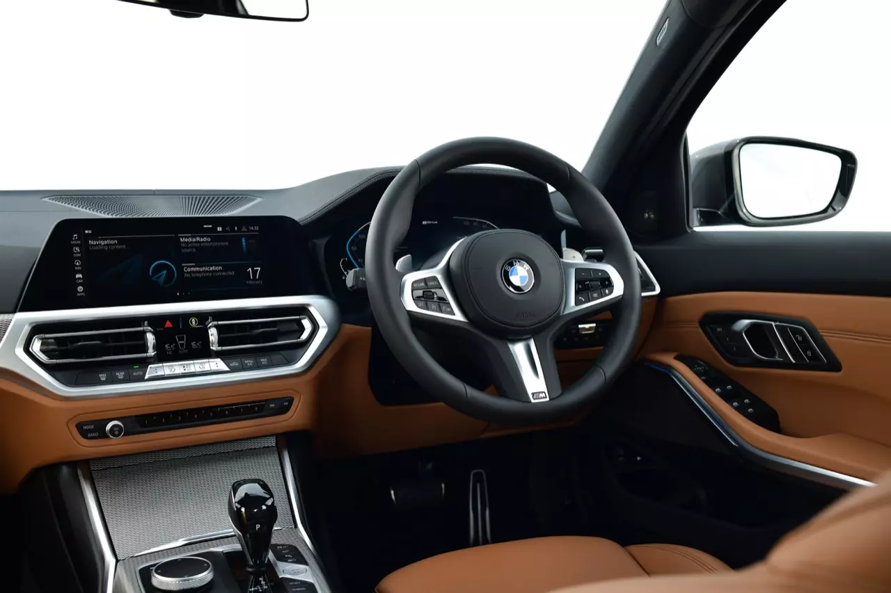 ประกอบไทยราคาน่ารัก BMW 320d ดีเซลจอมประหยัด / 330e M SPORT เสียบปลั๊ก รักษ์โลก!