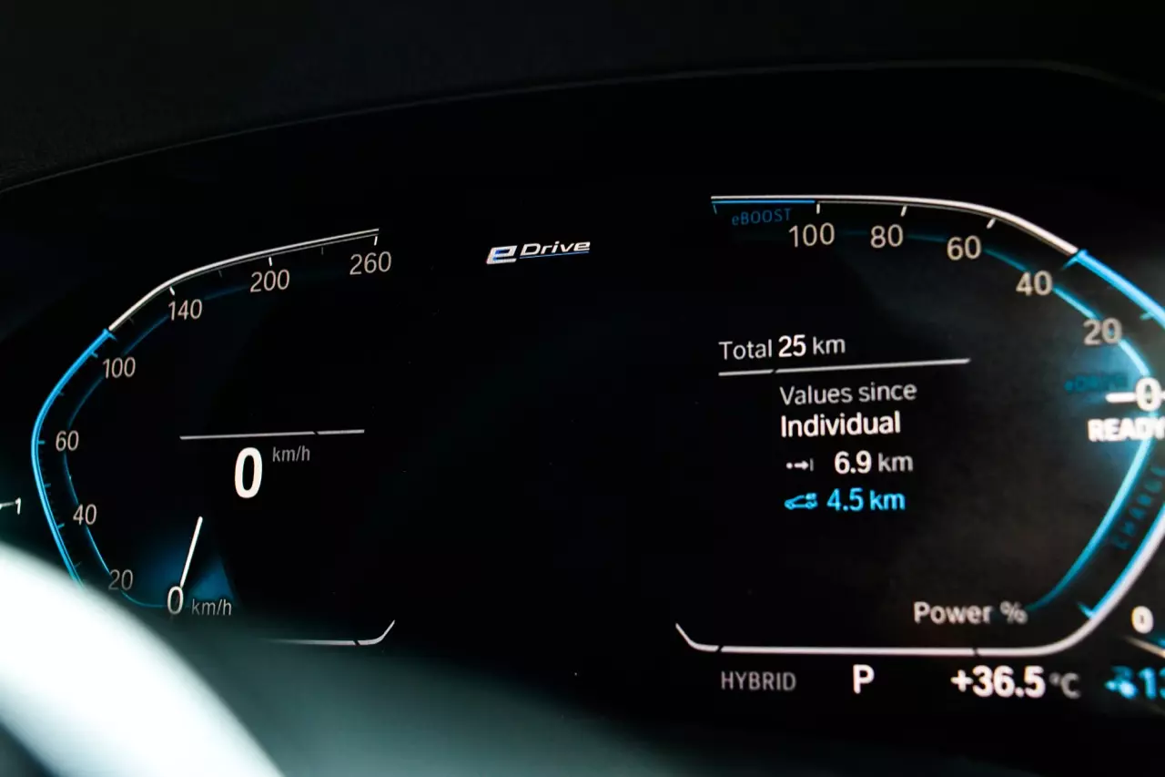 ประกอบไทยราคาน่ารัก BMW 320d ดีเซลจอมประหยัด / 330e M SPORT เสียบปลั๊ก รักษ์โลก!