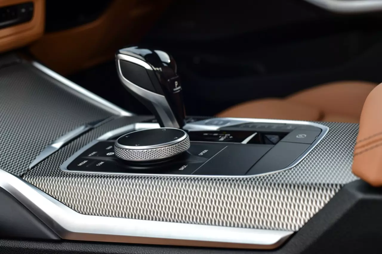 ประกอบไทยราคาน่ารัก BMW 320d ดีเซลจอมประหยัด / 330e M SPORT เสียบปลั๊ก รักษ์โลก!