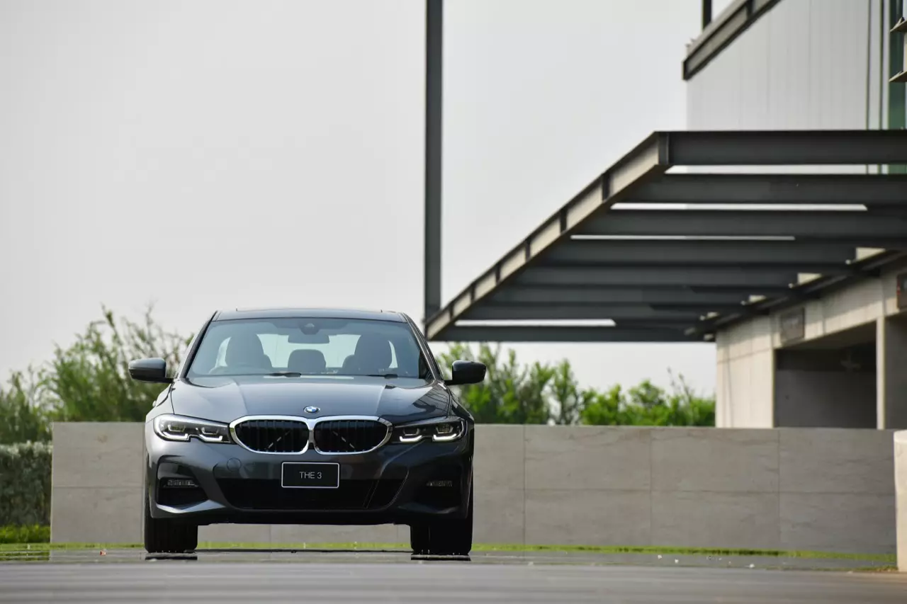 ประกอบไทยราคาน่ารัก BMW 320d ดีเซลจอมประหยัด / 330e M SPORT เสียบปลั๊ก รักษ์โลก!