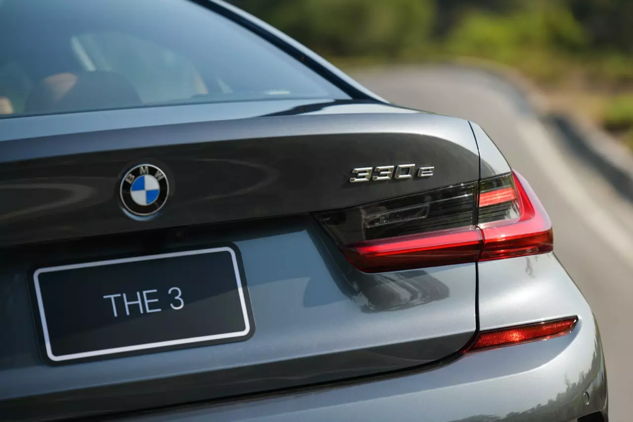 ประกอบไทยราคาน่ารัก BMW 320d ดีเซลจอมประหยัด / 330e M SPORT เสียบปลั๊ก รักษ์โลก!