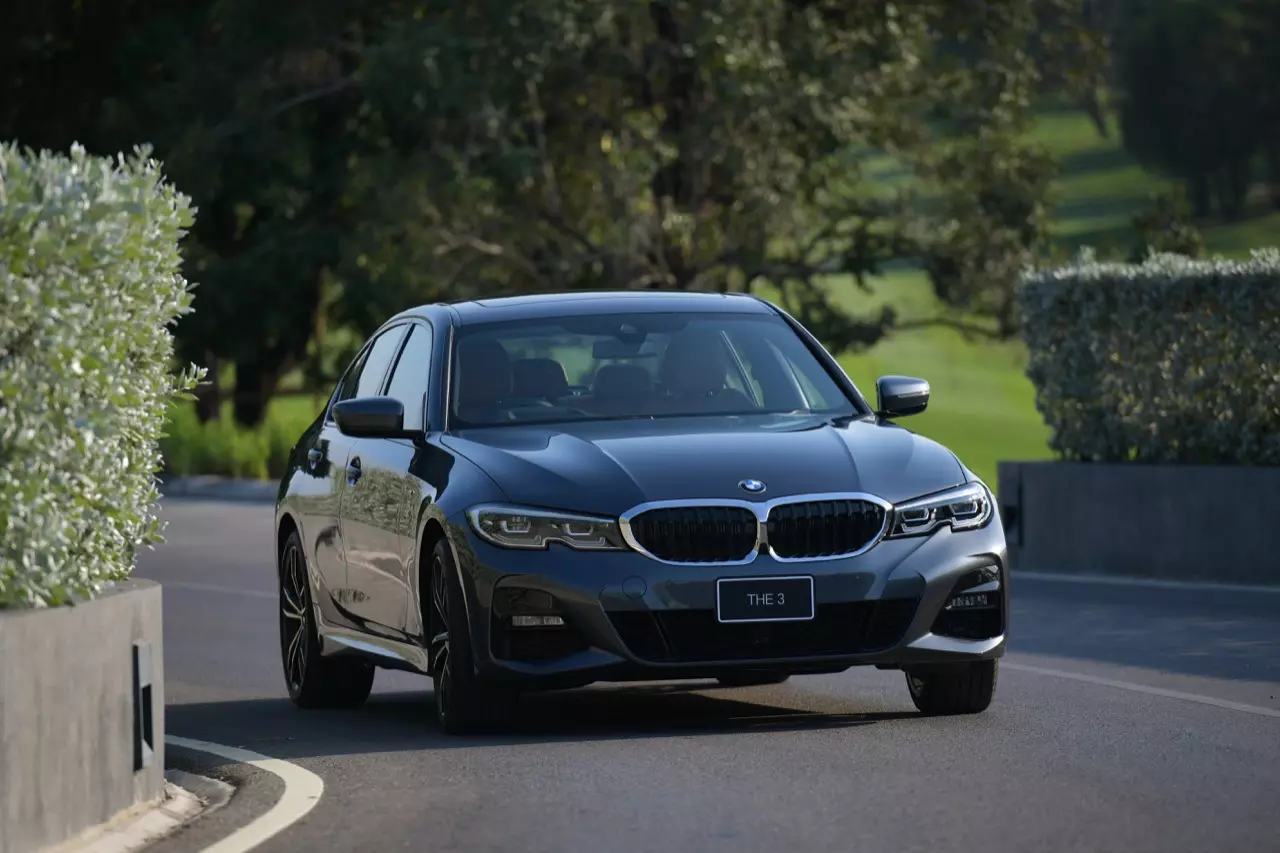 ประกอบไทยราคาน่ารัก BMW 320d ดีเซลจอมประหยัด / 330e M SPORT เสียบปลั๊ก รักษ์โลก!