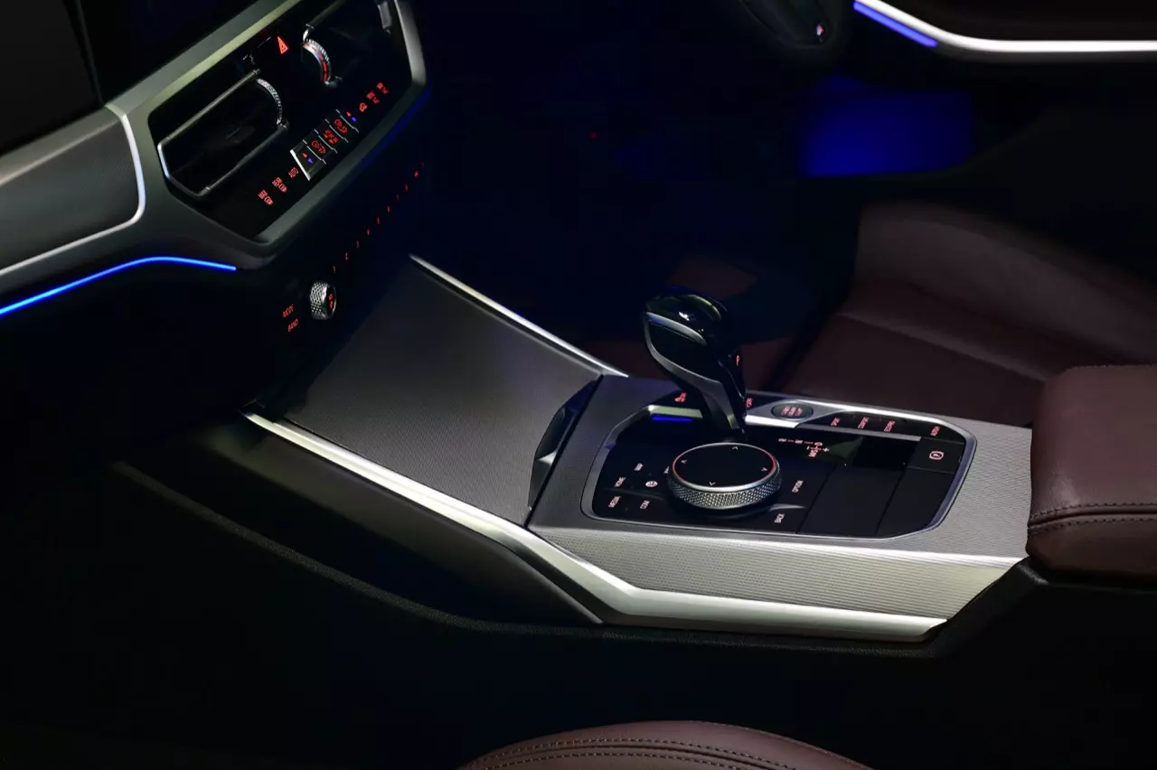 ประกอบไทยราคาน่ารัก BMW 320d ดีเซลจอมประหยัด / 330e M SPORT เสียบปลั๊ก รักษ์โลก!