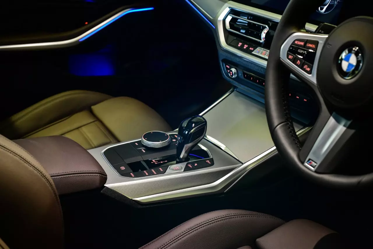 ประกอบไทยราคาน่ารัก BMW 320d ดีเซลจอมประหยัด / 330e M SPORT เสียบปลั๊ก รักษ์โลก!
