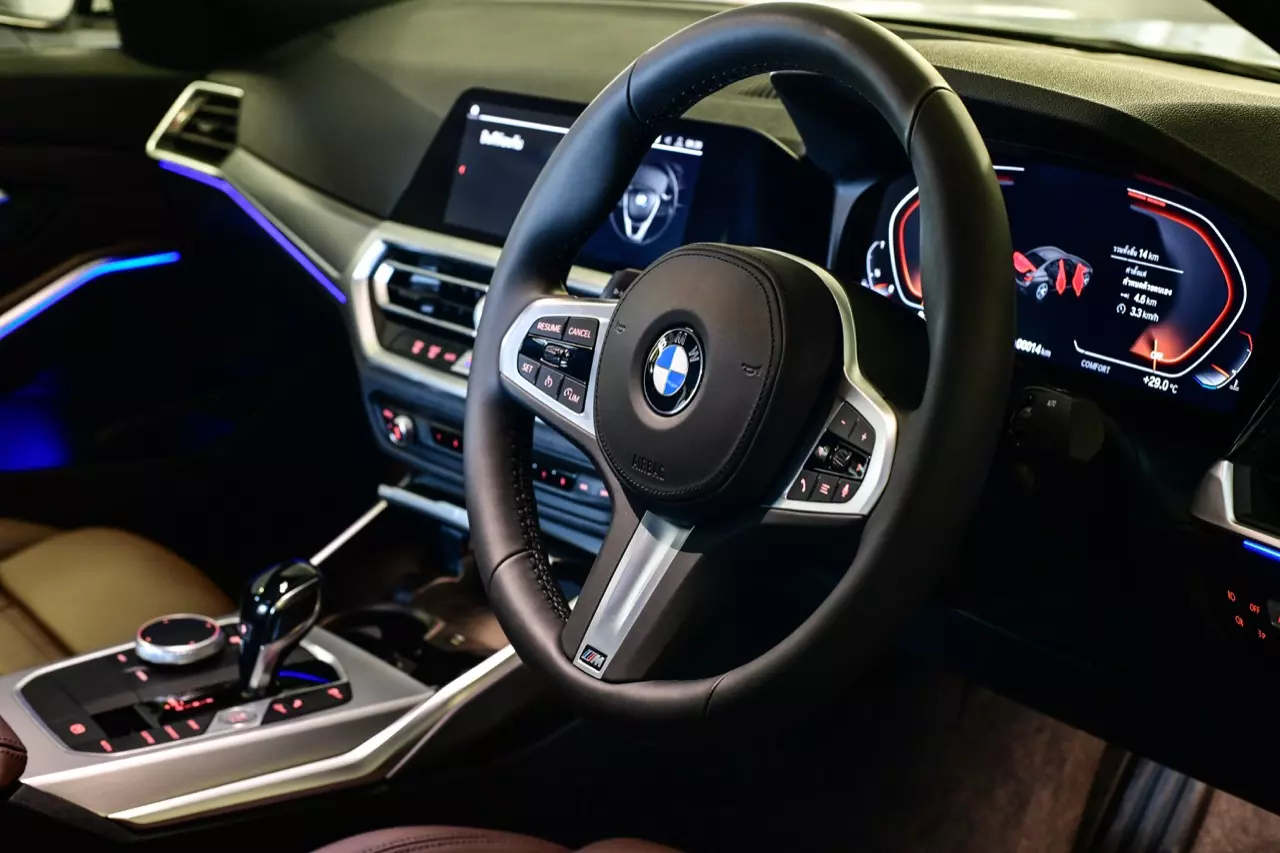 ประกอบไทยราคาน่ารัก BMW 320d ดีเซลจอมประหยัด / 330e M SPORT เสียบปลั๊ก รักษ์โลก!