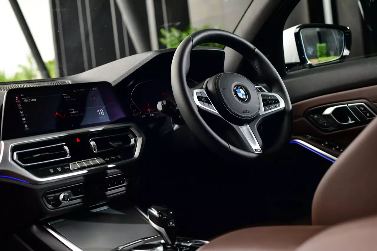 ประกอบไทยราคาน่ารัก BMW 320d ดีเซลจอมประหยัด / 330e M SPORT เสียบปลั๊ก รักษ์โลก!