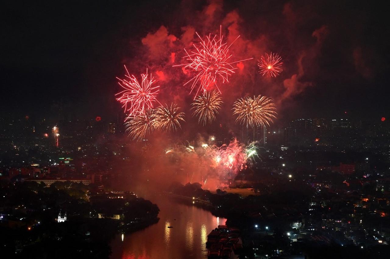 ดอกไม้ไฟฉลองปีใหม่ที่กรุงมะนิลา ประเทศฟิลิปปินส์