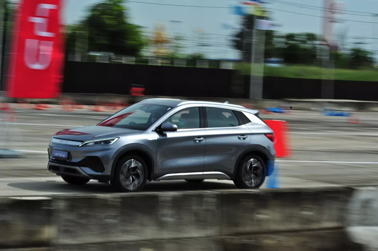 สัมผัสแรกสุดแสบทรวง ทดสอบ รถยนต์ไฟฟ้า BYD ATTO3 