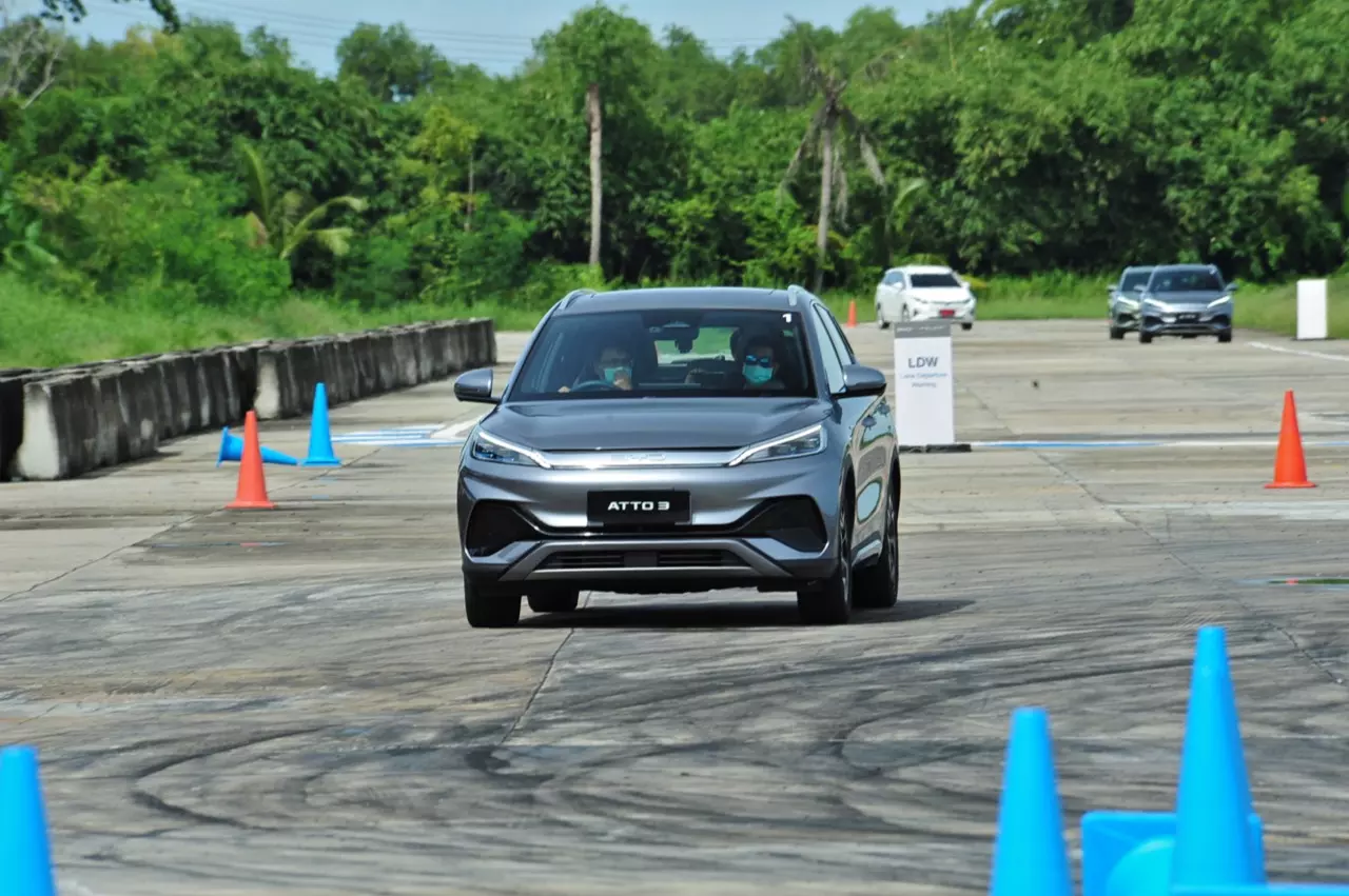 สัมผัสแรกสุดแสบทรวง ทดสอบ รถยนต์ไฟฟ้า BYD ATTO3 
