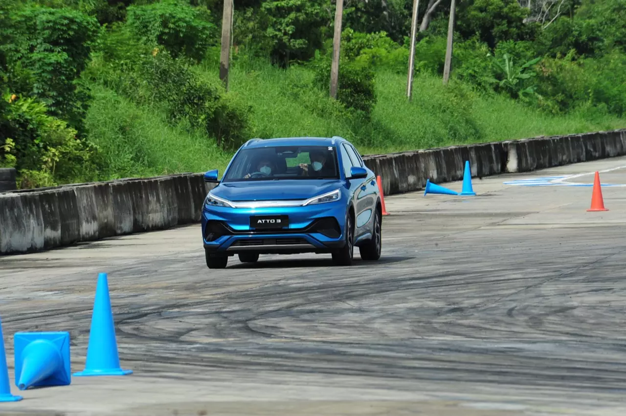 สัมผัสแรกสุดแสบทรวง ทดสอบ รถยนต์ไฟฟ้า BYD ATTO3 