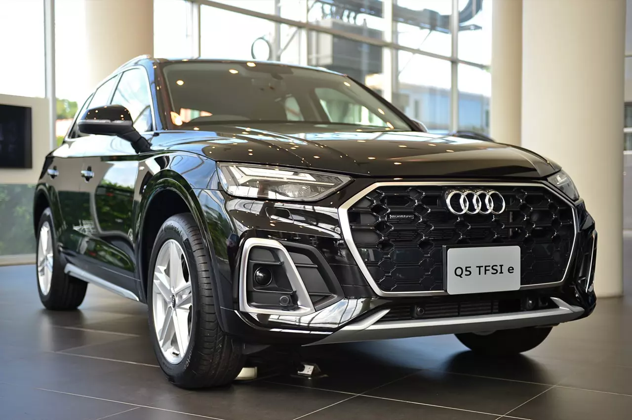 Audi q5 deals hybrid s line