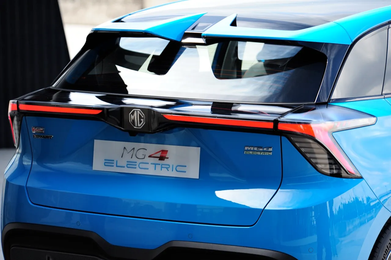 เที่ยวเกาะช้างหน้าฝนในรถ EV จุดชาร์จมี ซีฟู้ดอุดมสมบูรณ์ แต่มันจะเปียกปอนหน่อย