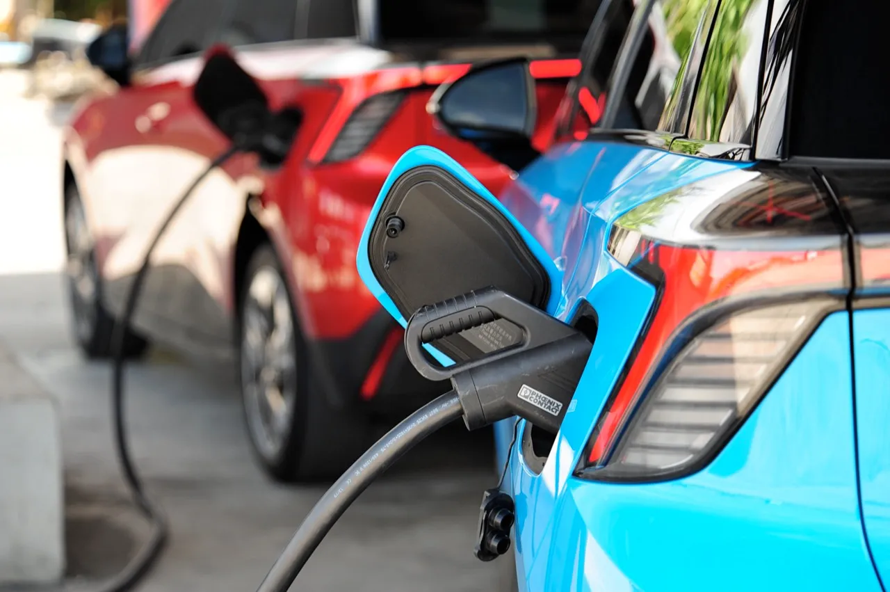 เที่ยวเกาะช้างหน้าฝนในรถ EV จุดชาร์จมี ซีฟู้ดอุดมสมบูรณ์ แต่มันจะเปียกปอนหน่อย