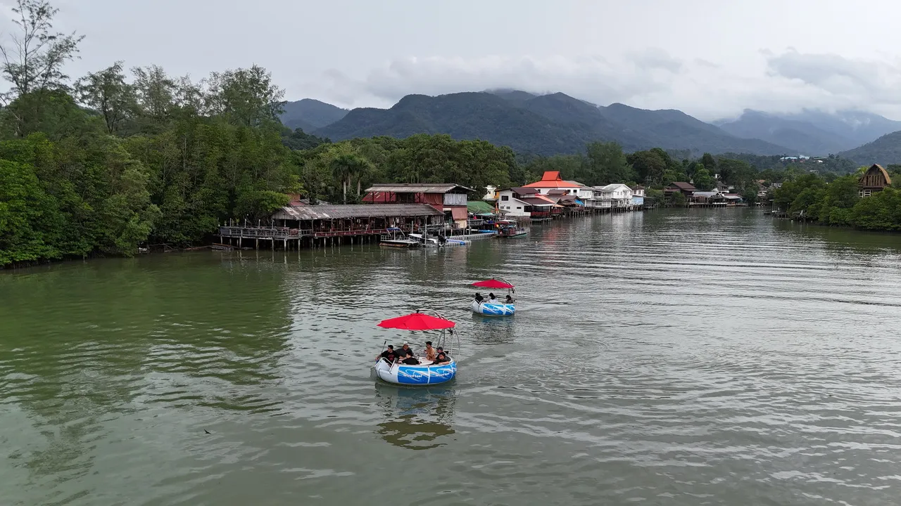 เที่ยวเกาะช้างหน้าฝนในรถ EV จุดชาร์จมี ซีฟู้ดอุดมสมบูรณ์ แต่มันจะเปียกปอนหน่อย