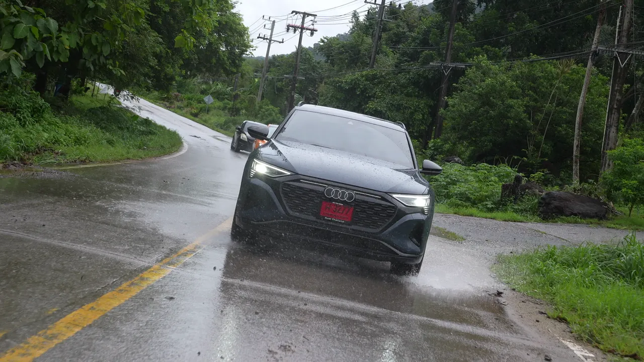 เที่ยวเกาะช้างหน้าฝนในรถ EV จุดชาร์จมี ซีฟู้ดอุดมสมบูรณ์ แต่มันจะเปียกปอนหน่อย