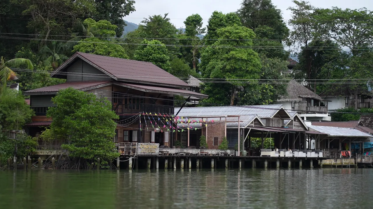 เที่ยวเกาะช้างหน้าฝนในรถ EV จุดชาร์จมี ซีฟู้ดอุดมสมบูรณ์ แต่มันจะเปียกปอนหน่อย