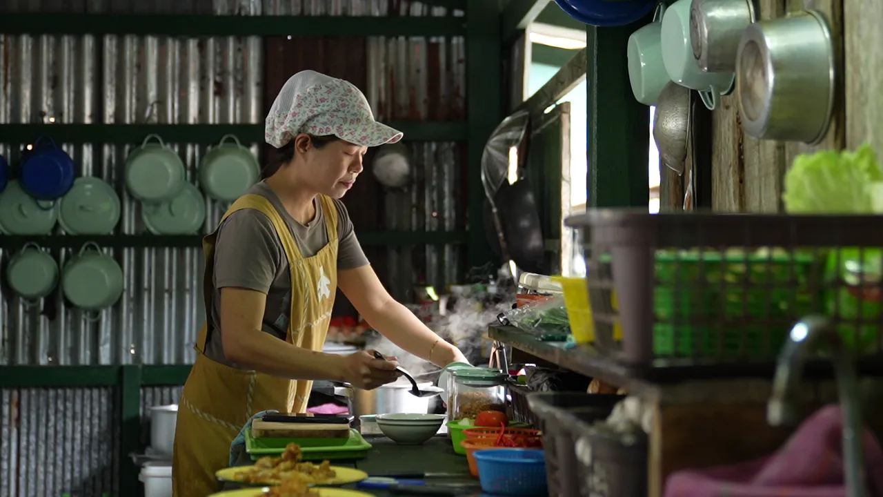 เที่ยวเกาะช้างหน้าฝนในรถ EV จุดชาร์จมี ซีฟู้ดอุดมสมบูรณ์ แต่มันจะเปียกปอนหน่อย