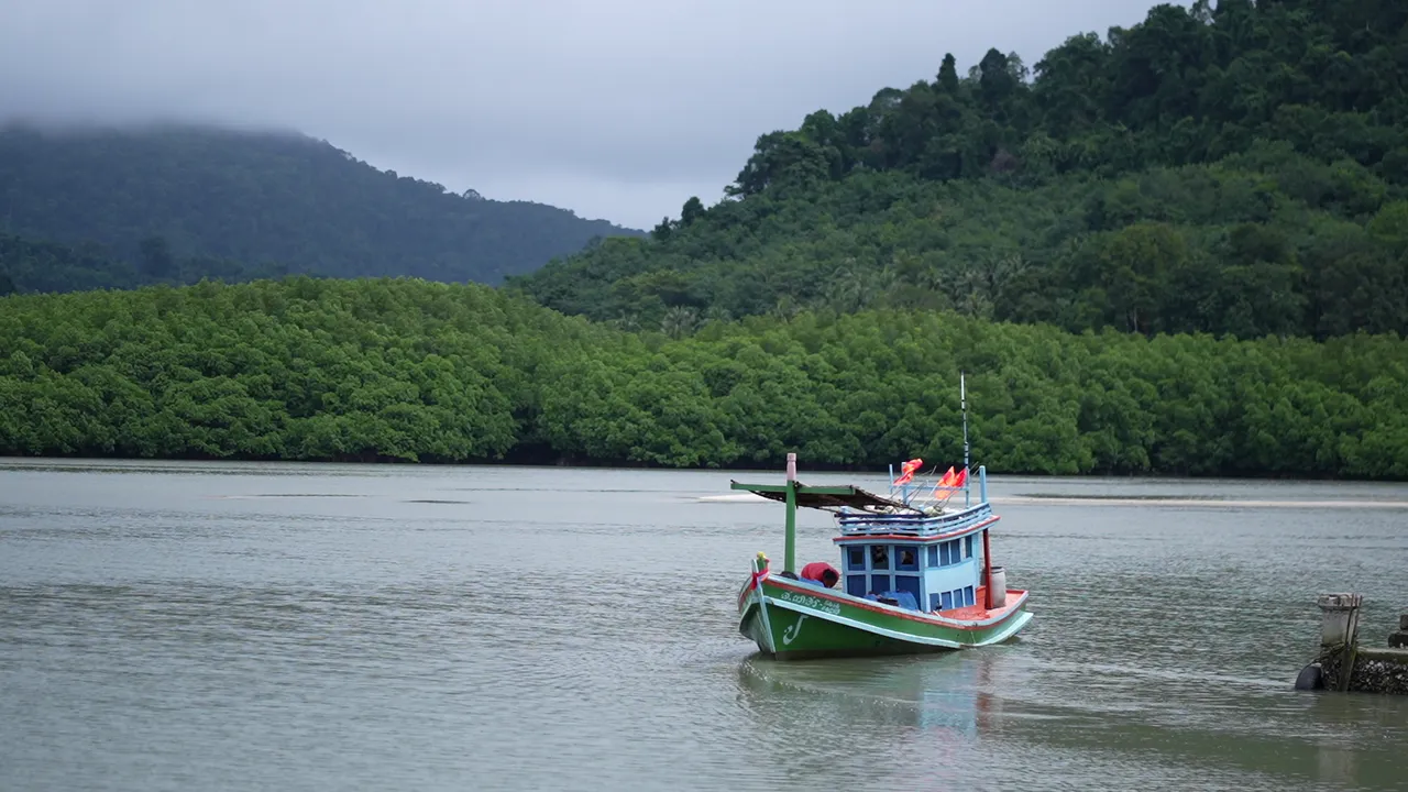เที่ยวเกาะช้างหน้าฝนในรถ EV จุดชาร์จมี ซีฟู้ดอุดมสมบูรณ์ แต่มันจะเปียกปอนหน่อย