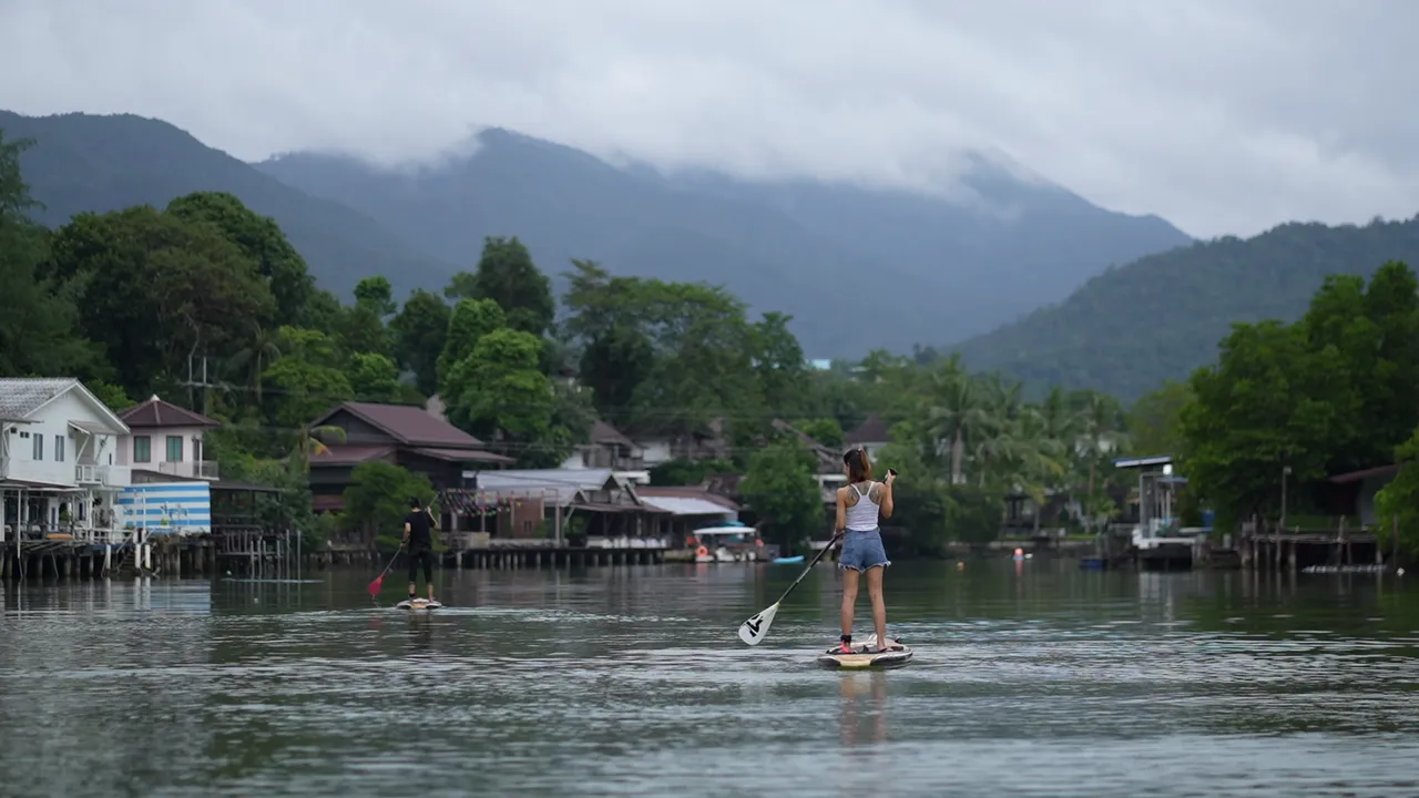 เที่ยวเกาะช้างหน้าฝนในรถ EV จุดชาร์จมี ซีฟู้ดอุดมสมบูรณ์ แต่มันจะเปียกปอนหน่อย