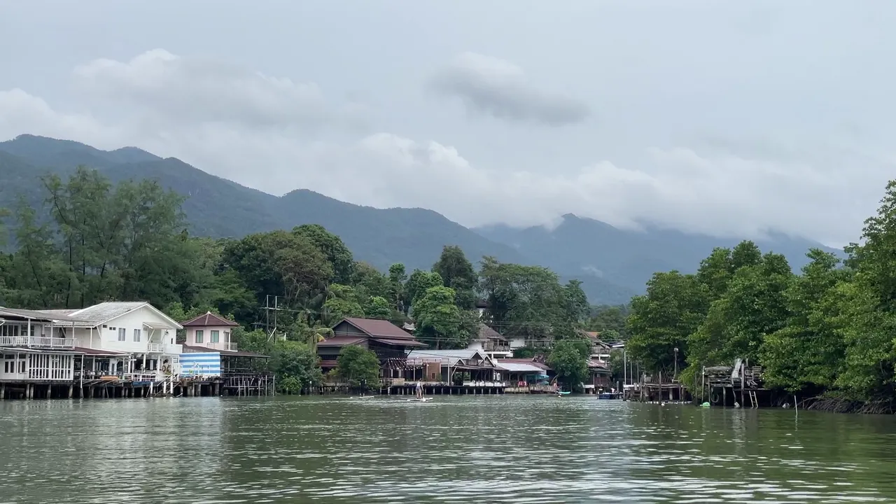 เที่ยวเกาะช้างหน้าฝนในรถ EV จุดชาร์จมี ซีฟู้ดอุดมสมบูรณ์ แต่มันจะเปียกปอนหน่อย